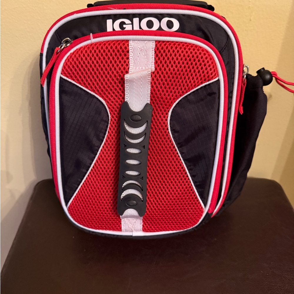 Igloo Black and Red Men's Lunchbag